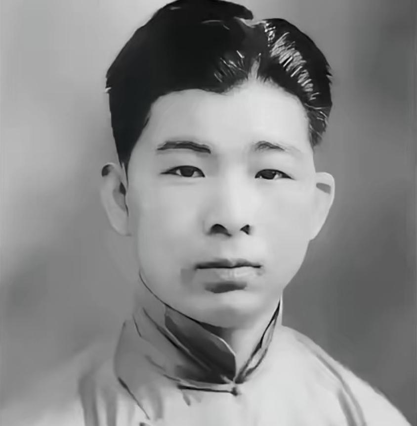 1940年，天津。熟睡中的冯运修，突然感觉不对劲，好像有鬼子包围他家了。他从枕头