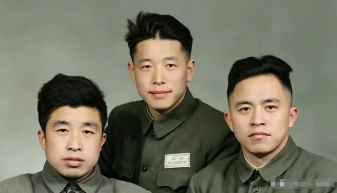 湖北红安秦家三兄弟，15岁那年各自扛起枪奔了红军，这一散就是30年。谁承想，新中