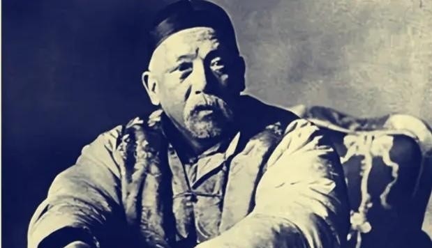 1896年，段祺瑞去拜访上级袁世凯，正好是早餐。袁世凯说：芝泉吃过早餐吗？”段祺