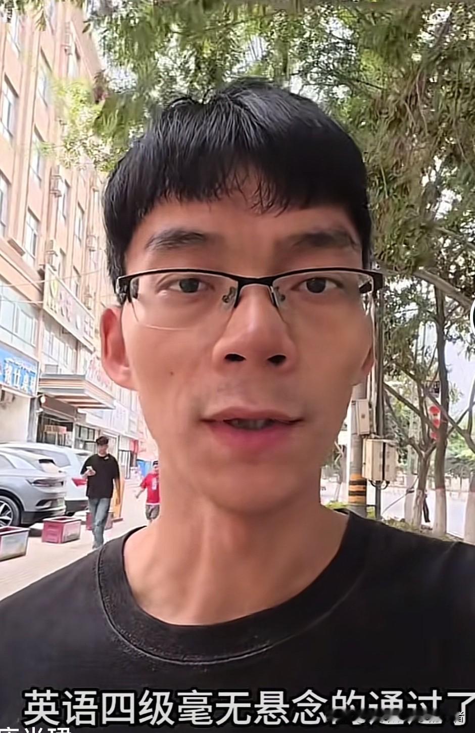 今天下午，唐尚珺更新了骑行视频。在视频里，唐尚珺称自己正在新疆叶城，英语四级已然