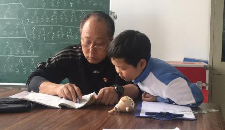 全班数学仅4人及格，这个被投诉的副校长，撕开了乡镇教育最残酷的真相六年级，数学