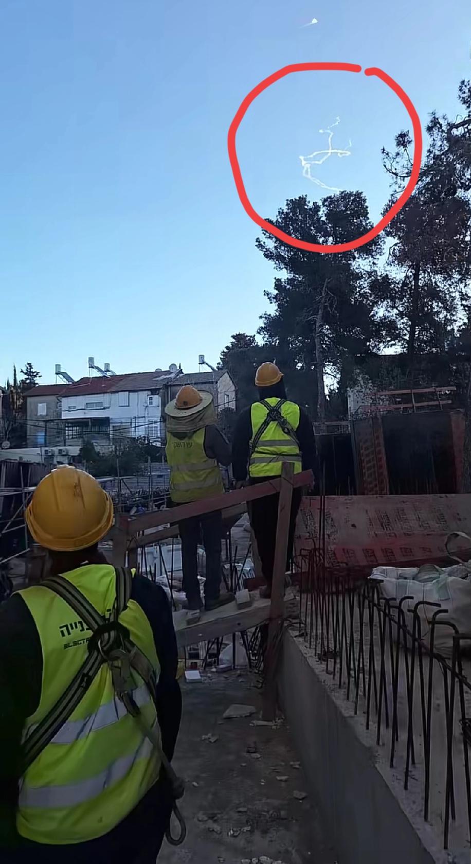 网友发自以色列的视频:开打第二天，我们这些中国老乡又到工地上正常上班了，真的是不