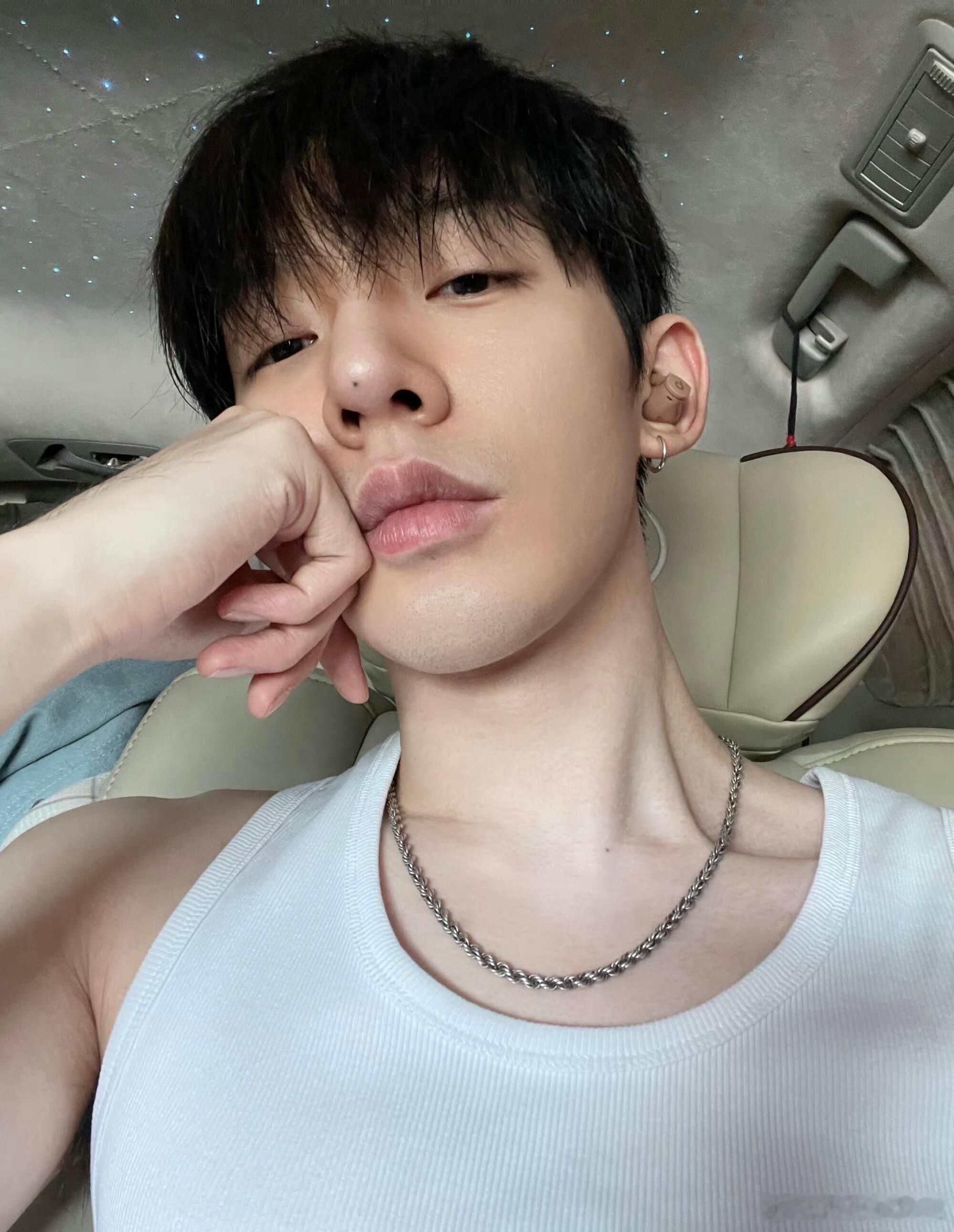 邓为晒素颜自拍救命！内娱真的需要这种敢“素颜裸奔”的帅哥！邓为无滤镜无修图怼脸