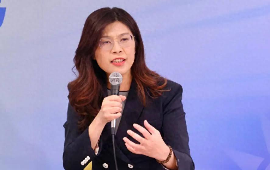郑丽文大概做梦都想不到，自己仅仅因为说了句大实话，竟在岛内掀起了一场腥风血雨，直