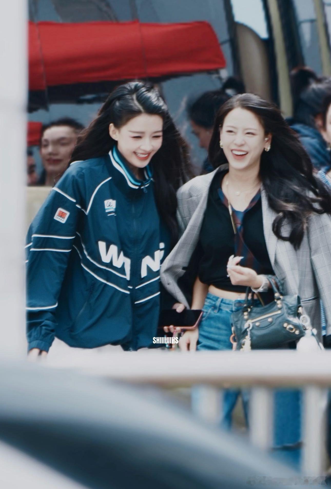 孙怡江语晨能不能真亲真的好羡慕这种友谊，有聊不完的话题，见面就粘在一起，谁看了不