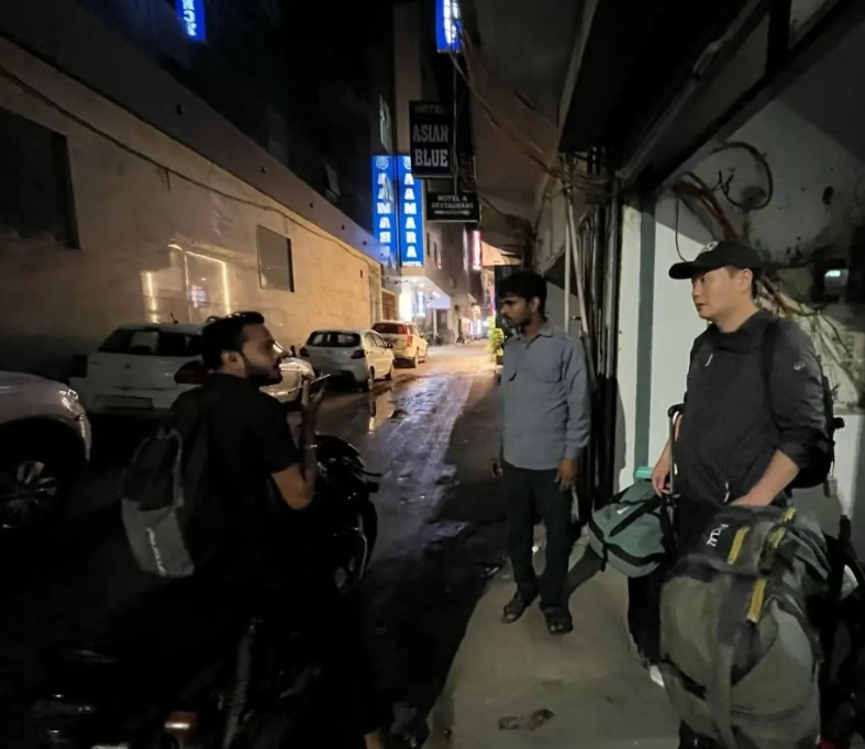 看中国体育前线记者发回来的印度首都的照片，真是有些一言难尽！这个还是在首都，