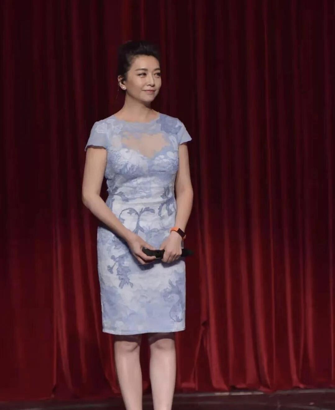 天啊！以前没感觉她有多漂亮，只知道她演技比较好，又会唱歌。现在一看，确实颜值惊为