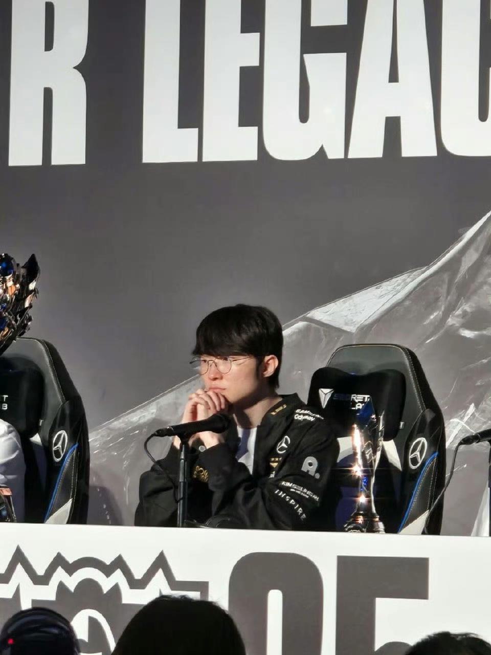 很多人都说faker拿六冠王，是英雄联盟的造神，过几年游戏会被反噬！六冠王等