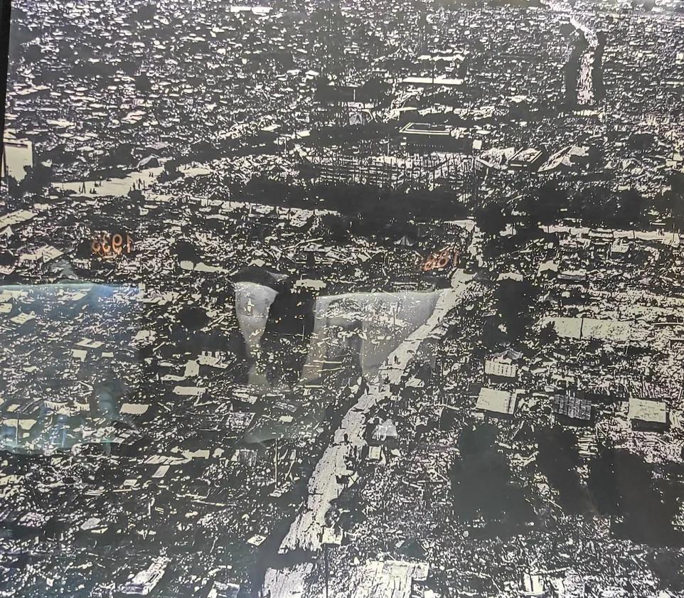 这是一张唐山大地震后的照片，时间定格在1978年7月28日，唐山成为了一片废墟。