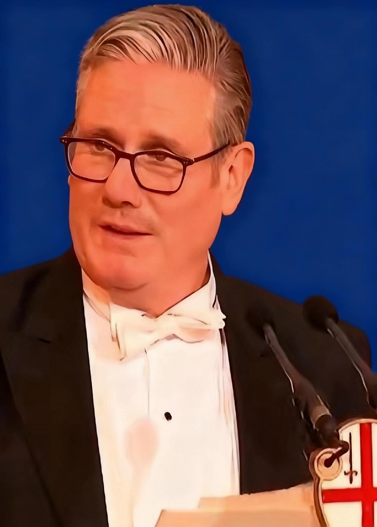 英国首相，终于当着全世界的面，把那句心里话给说出来了。他说，中国，是世界三大强