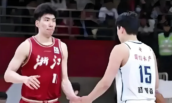 差距一目了然！杨瀚森与余嘉豪体测数据及CBA表现对比：年纪：杨瀚森20岁，余