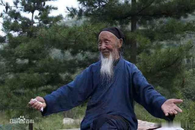 明月师祖说：我就吃点没有味道的、清淡的东西。然后温热的吃一点。调料最多就滴几滴自