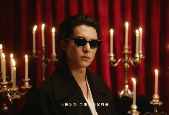 被骗得心甘情愿！王鹤棣在MV里贡献了影帝级表演，这叙事节奏这镜头语言，说不是电影