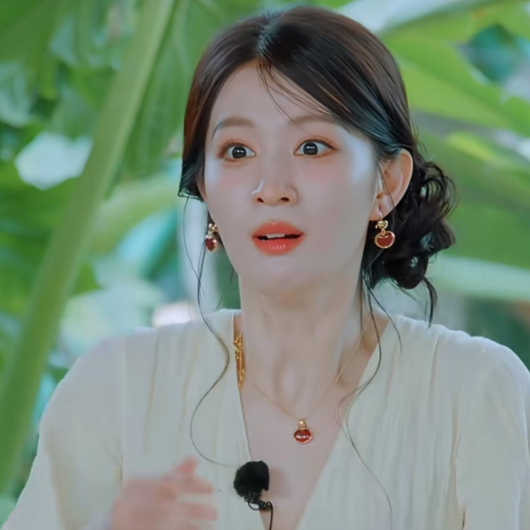 王楚然一上综艺，综艺效果堪比沈腾，迎来了事业第一春！《现在就出发》作为新人嘉宾，以为沈腾听不见，特意