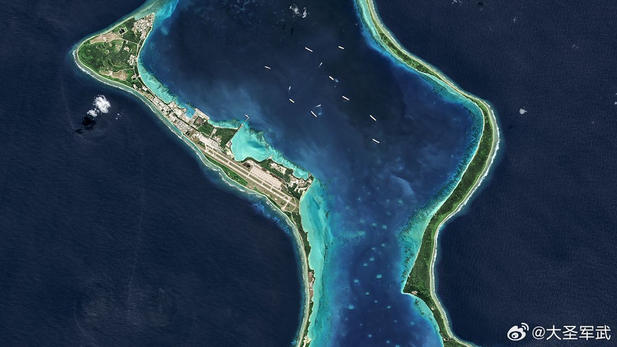 这次发射的两枚导弹射程达3000多公里，远超此前公认的最远2000公里。一枚坠毁