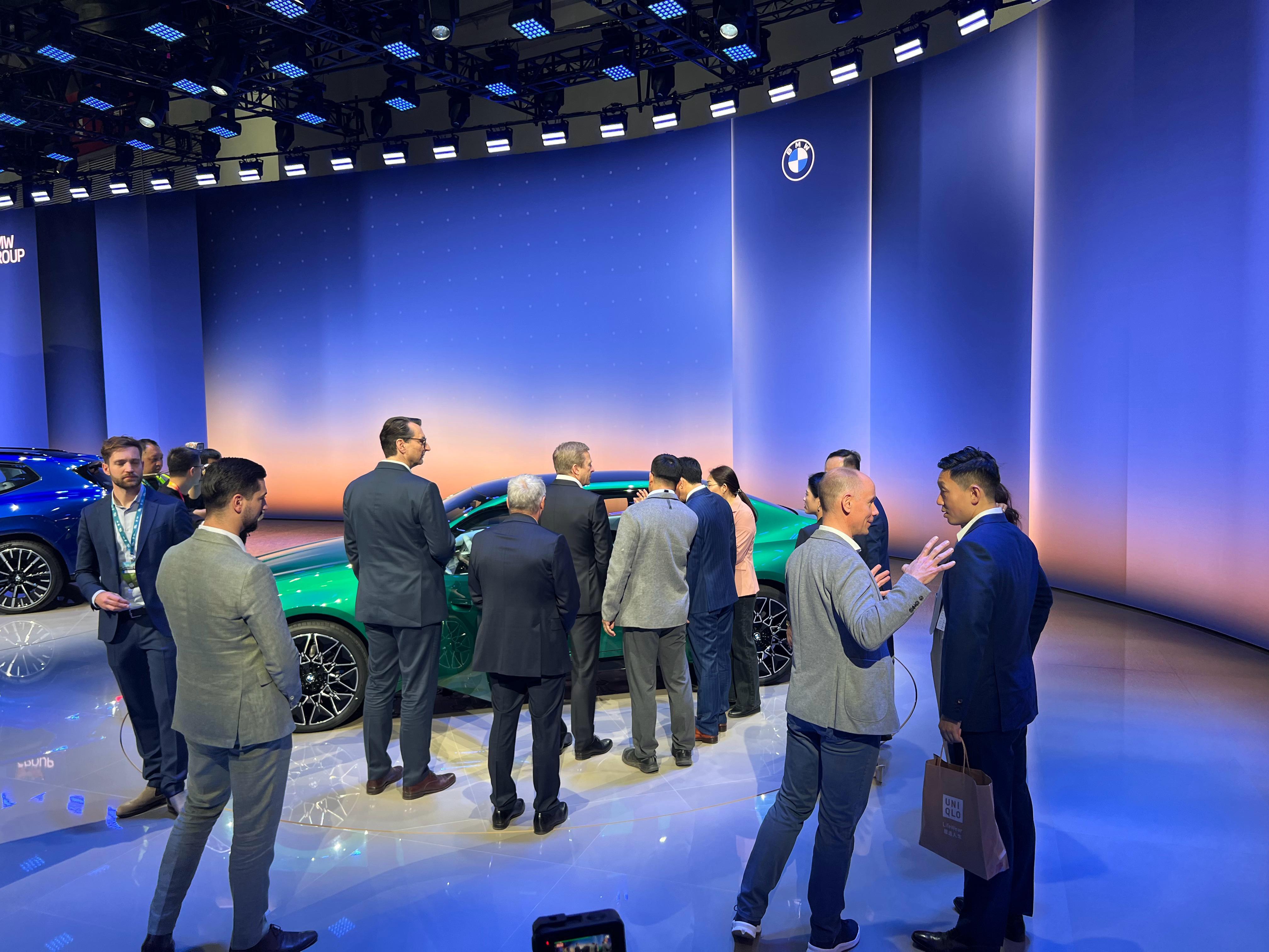 李想、魏建军打卡宝马展台2026北京车展