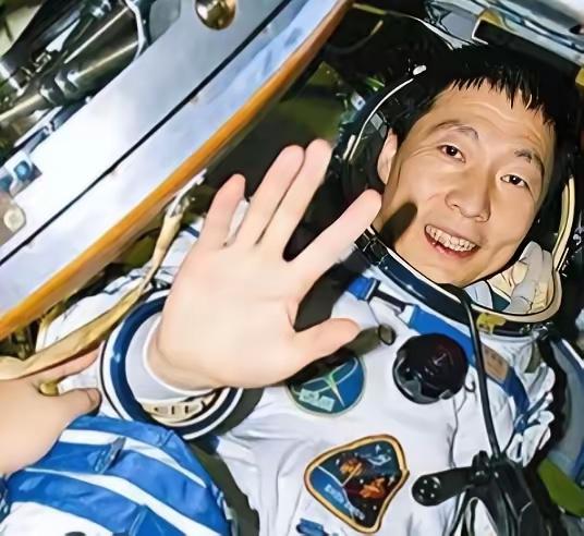 杨利伟不再登天，哪里是不想，分明是把生的机会和更安全的太空路，留给了后来人！那2