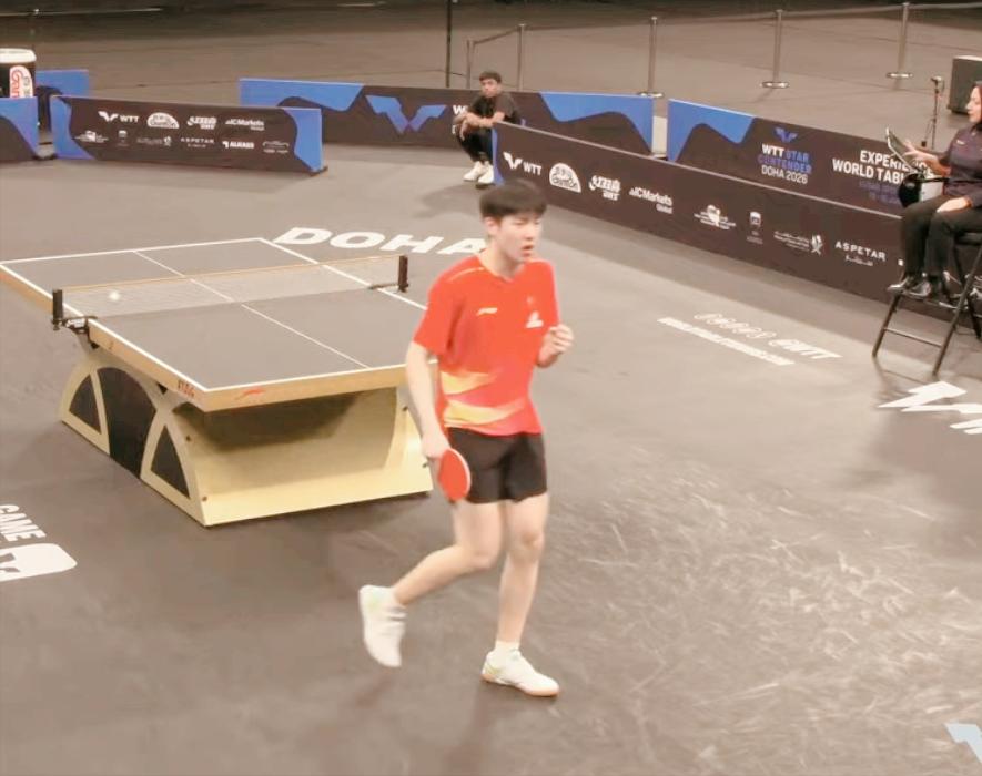 温瑞博3:2拿下雨果远台对轰直接不惧雨果，频频把雨果轰退台。两人前四局打