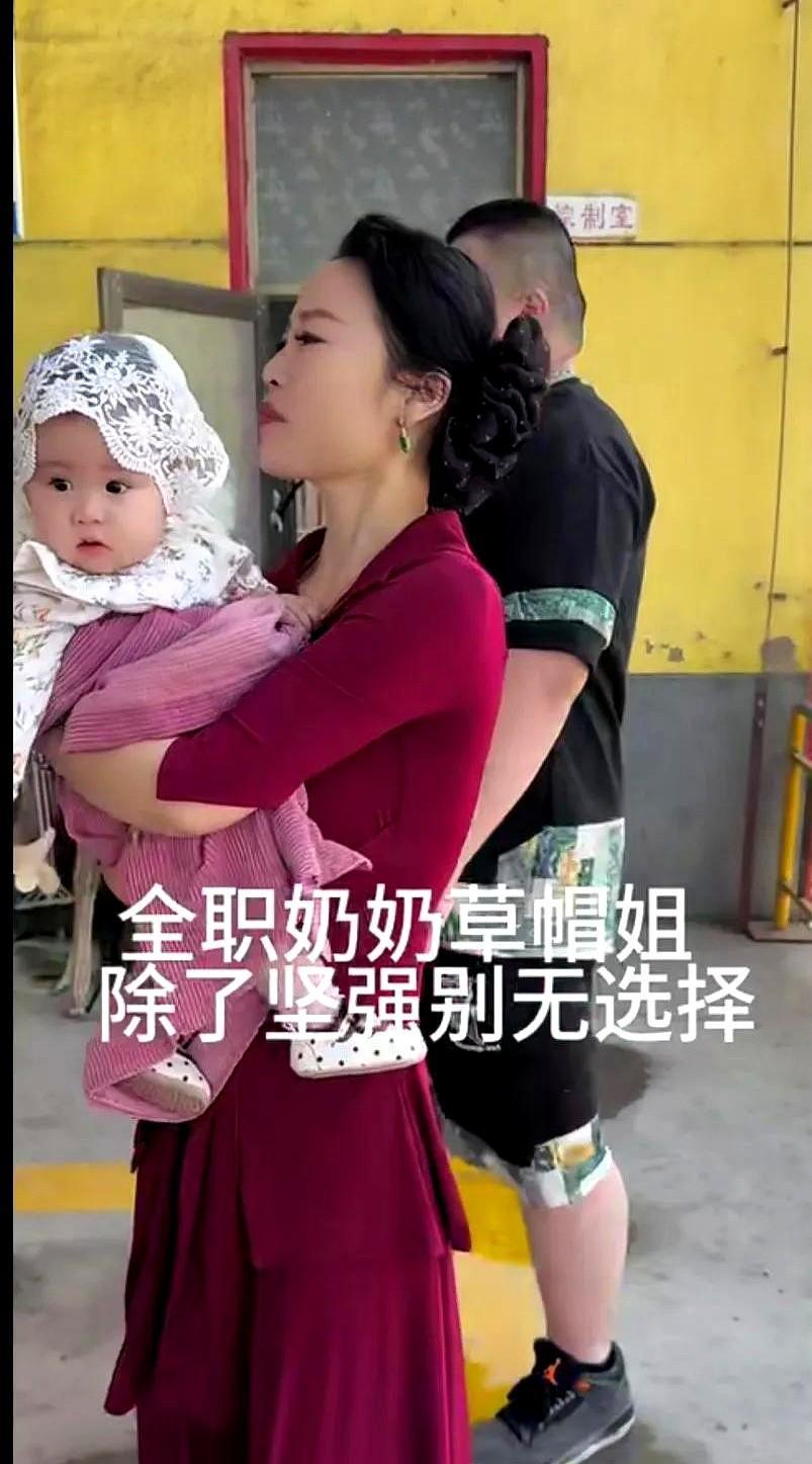 我实在不喜欢草帽姐。她这人太爱出风头了，听说肝上得了病，按理说就该安安静静治病