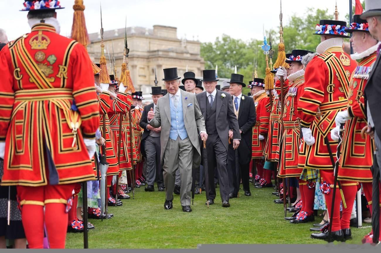 英国王室🇬🇧5月7日，查尔斯国王和卡米拉王后在安妮长公主、爱丁堡公爵夫妇、