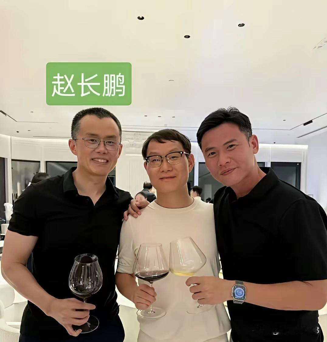 孙某某和他的朋友正玩着剪指甲的梗。谁要是有个这般厚颜无耻、没出息的男朋友，那可真