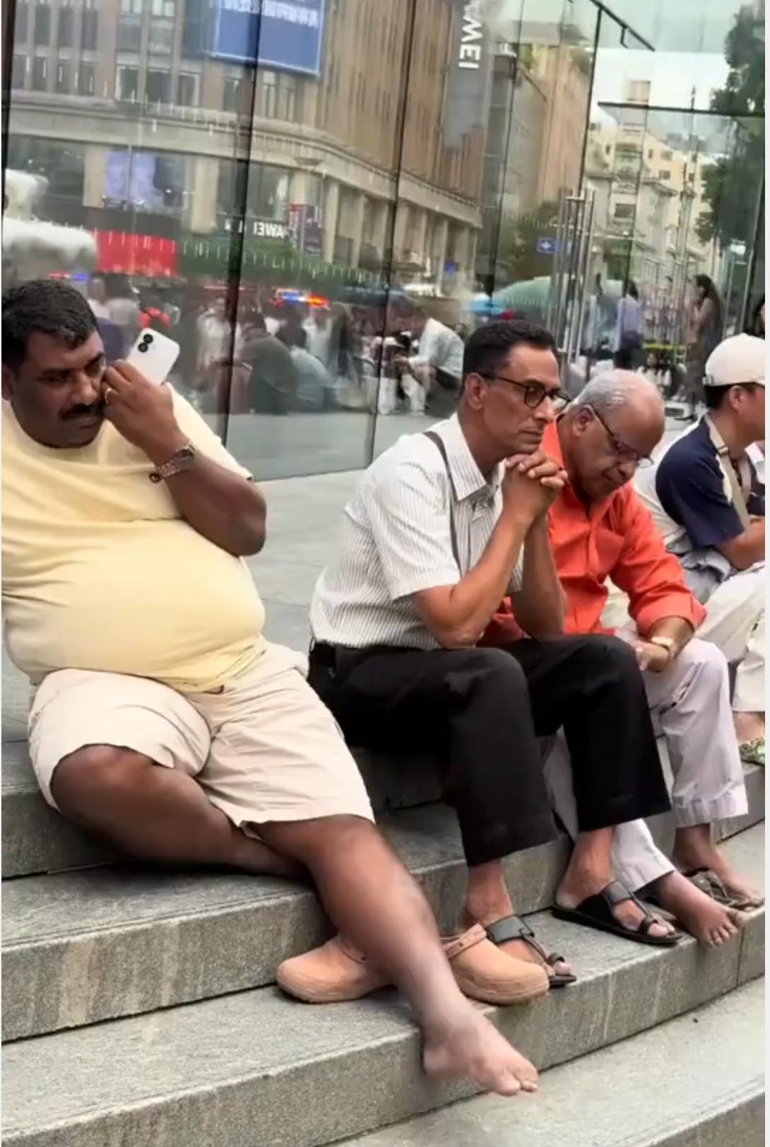 上海外滩实拍！真的该管管了，太令人恶心！今天天气凉快去南京东路外滩，亲眼看