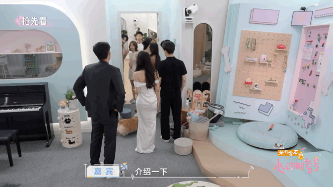 心动8男六首次约会就1v5心动的信号8怎么又这么精彩了！第六位男嘉宾神秘登场，