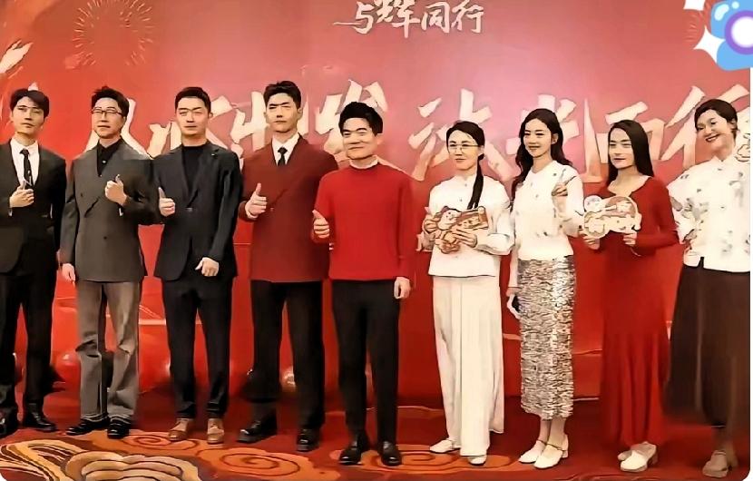 太破防！董宇辉10号放假，我忍了年终奖提前发，我也认了！但他不仅发了100万