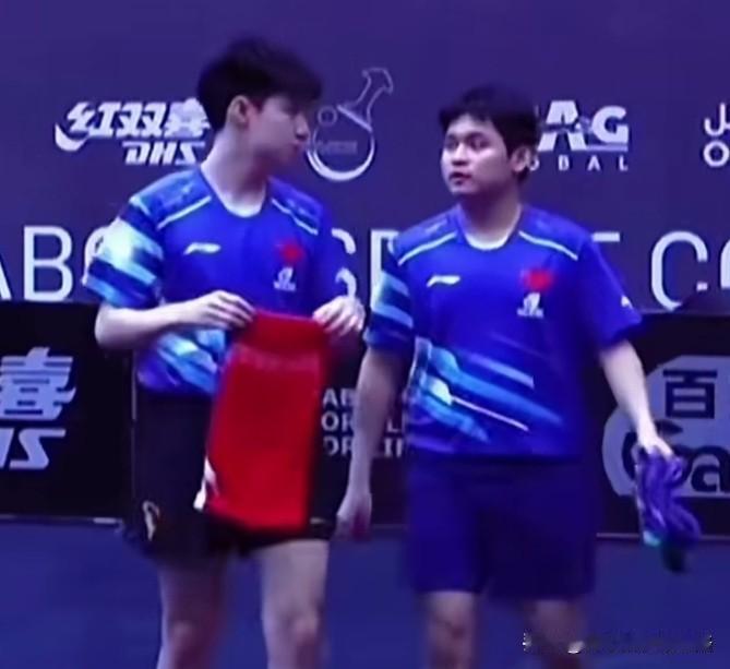 同样都是同龄小将，又同样被罚两分，林诗栋和黄友政表现不一样。林诗栋因为被罚两分