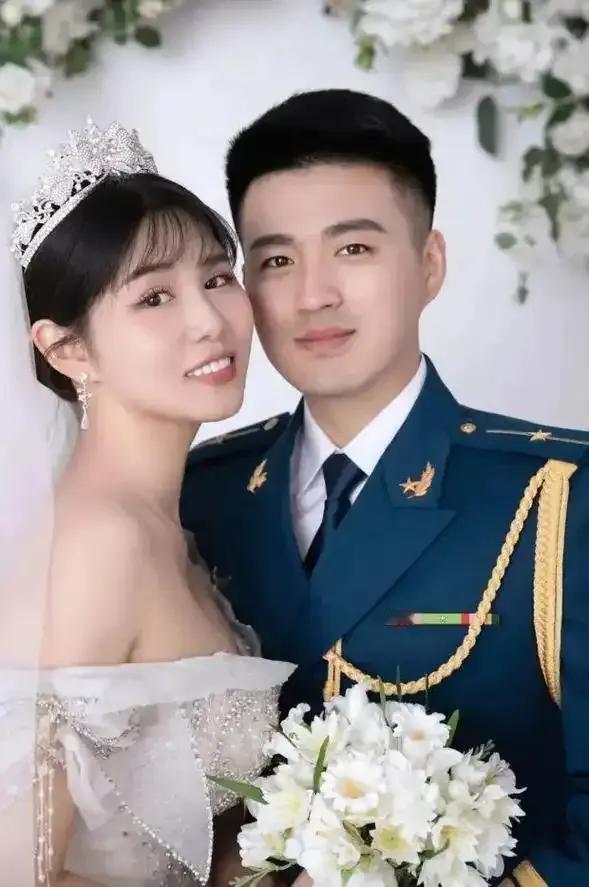 省军区男军官和省直女公务员互相看不上！今天，我与去年刚从省军区转业的一级上士