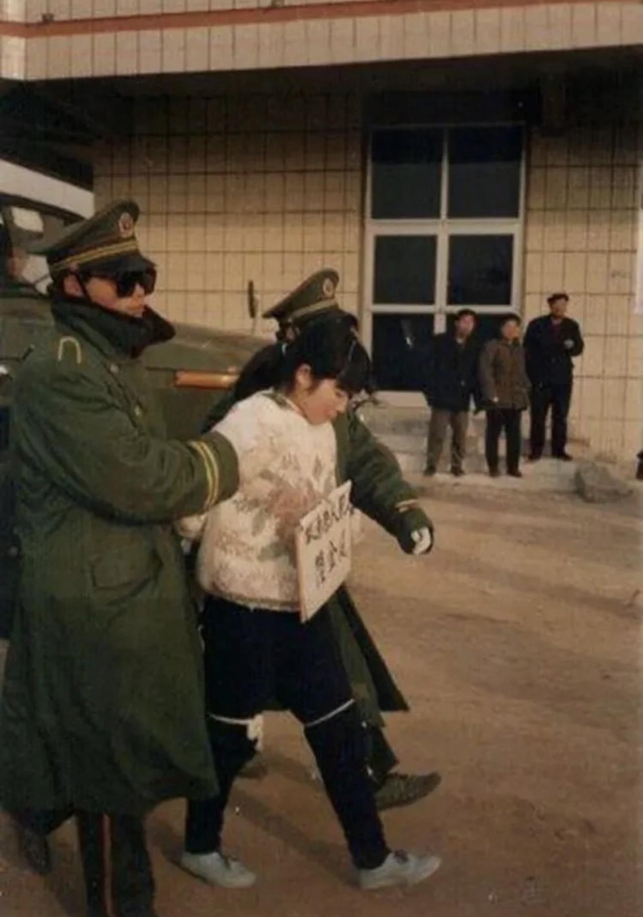 你见过死刑犯临刑前的特殊诉求吗？1991年，21岁的女犯修莉因伙同他人杀害同居的