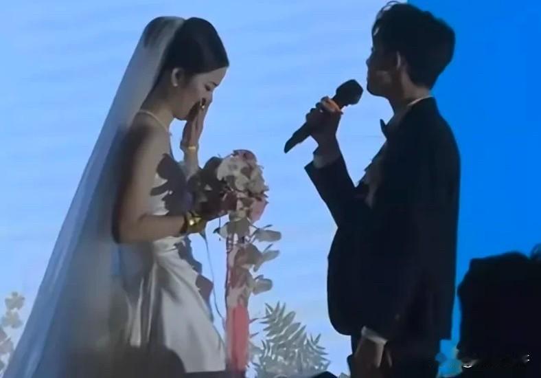 长沙一桩婚礼闹出天大难堪！姑娘婚前悄悄把自己辛苦攒下的几十万存款全都转给父母，就