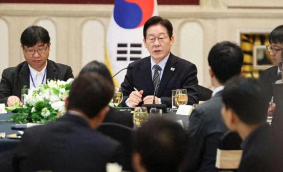 高市早苗等来晴天霹雳，李在明读懂中国意思，放弃斡旋中日矛盾 “中间人当不成，