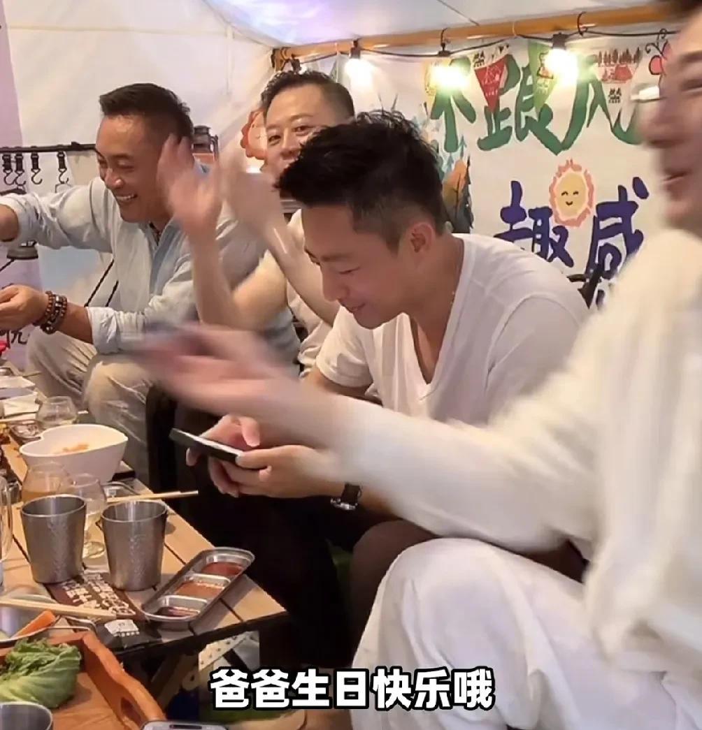 汪小菲生日已收到最贵最美好的礼物，小王子的生日祝福！汪小菲人还没到家，儿子霖霖