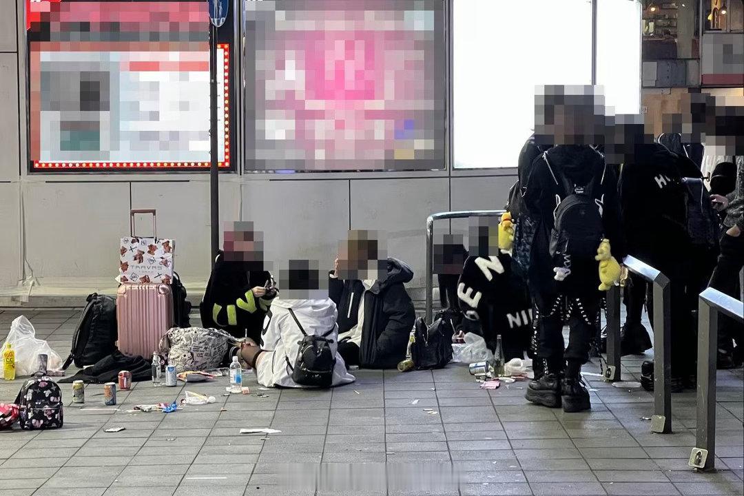 日本就是这样啊。不说清楚是哪个国家的人，真的像垃圾一样。海外新鲜事热点现