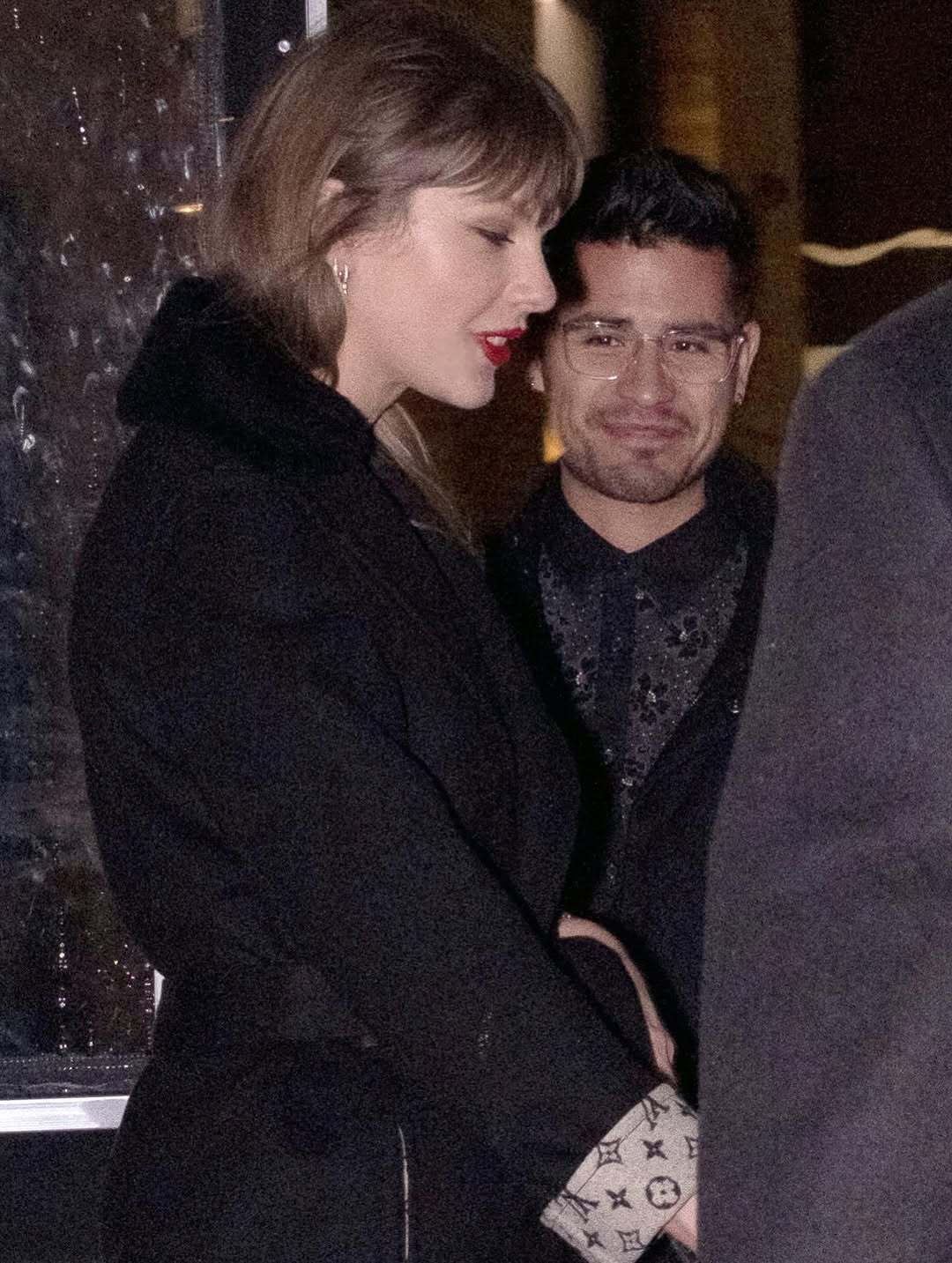 霉霉与未婚夫Travis外出约会📷