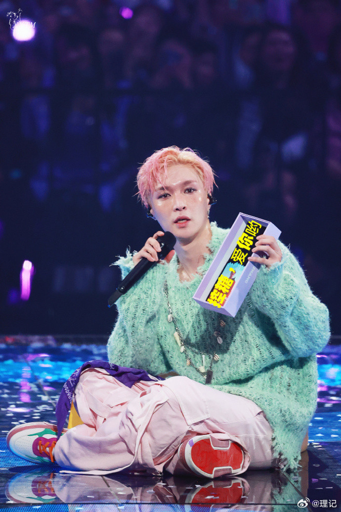 「看明星演唱会时控糖的重要性」看演唱会时比较麻烦的是什么？上厕所。从演唱会现场走