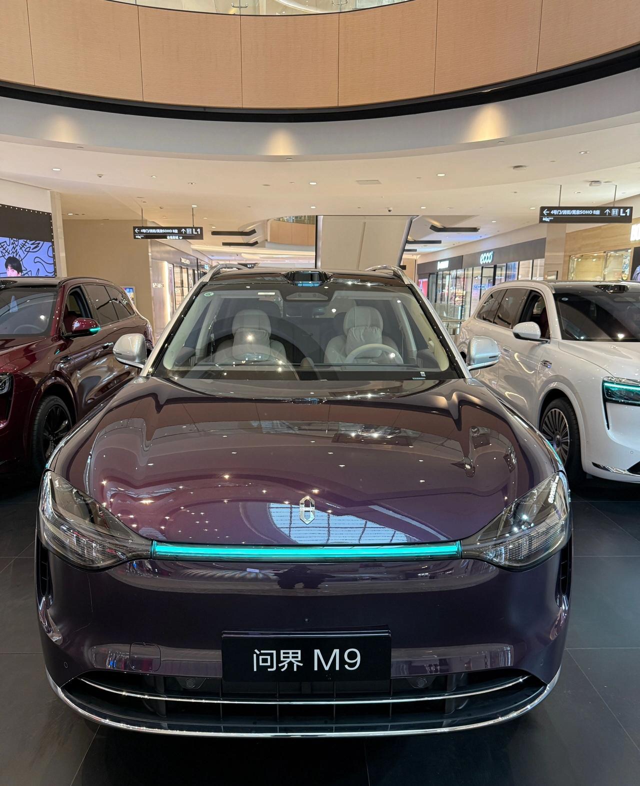 豪华升级！问界M9四座版实拍曝光，华为赋能下的顶级SUV体验