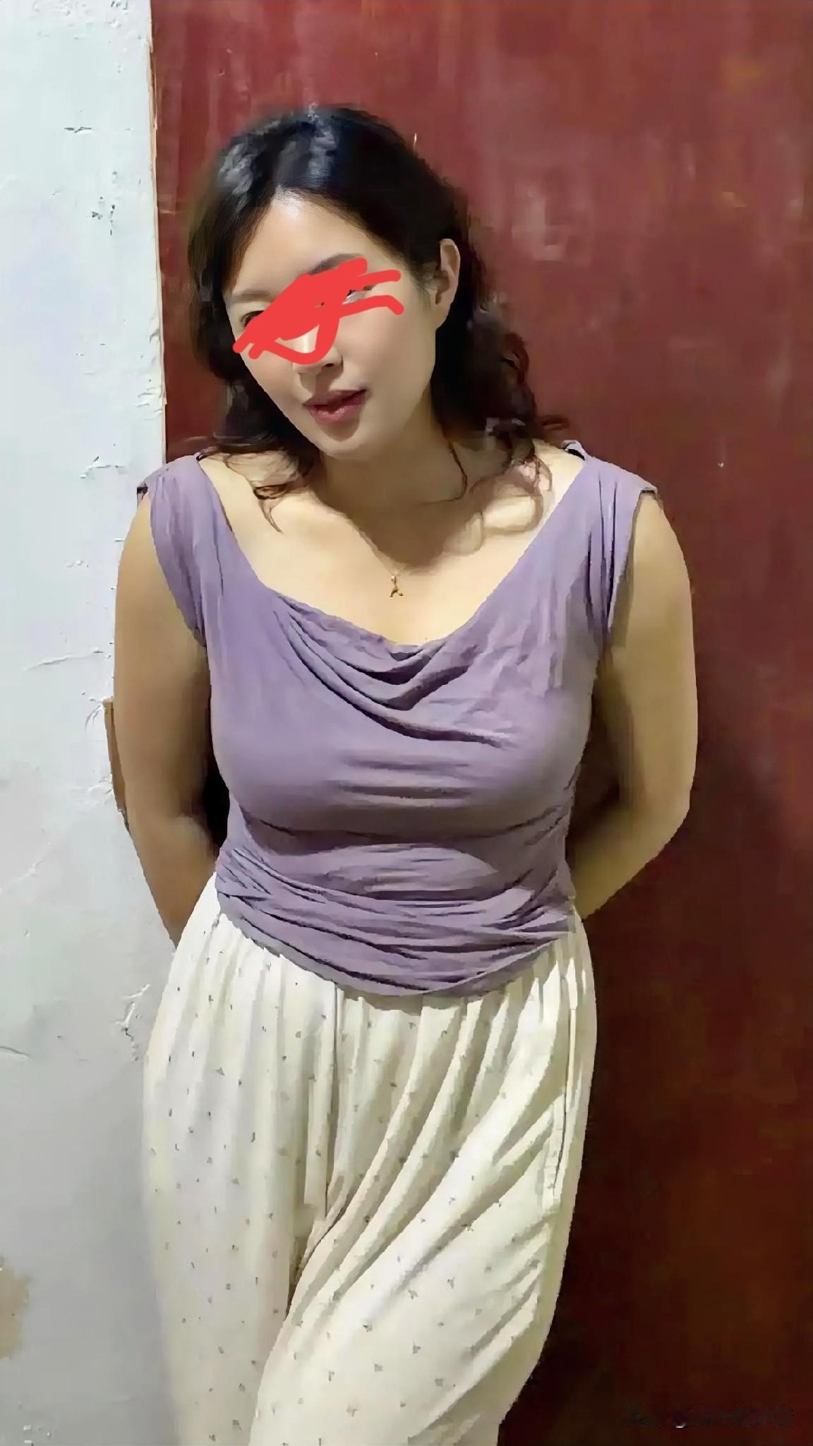 这女子说，她是农村的，今年才26岁未婚，想找个有缘人，有没有不嫌弃她是农村的？