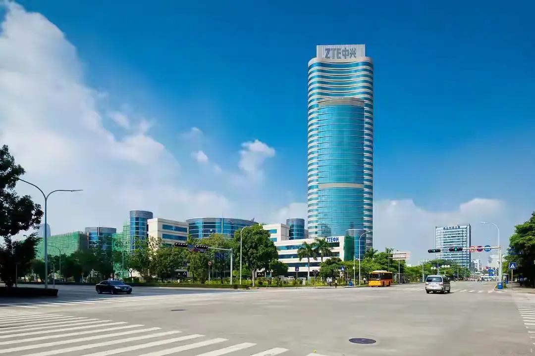 中兴当年为什么不敢跟华为一样，硬刚美国呢？当年中兴的研发能力、投入及战略预判都