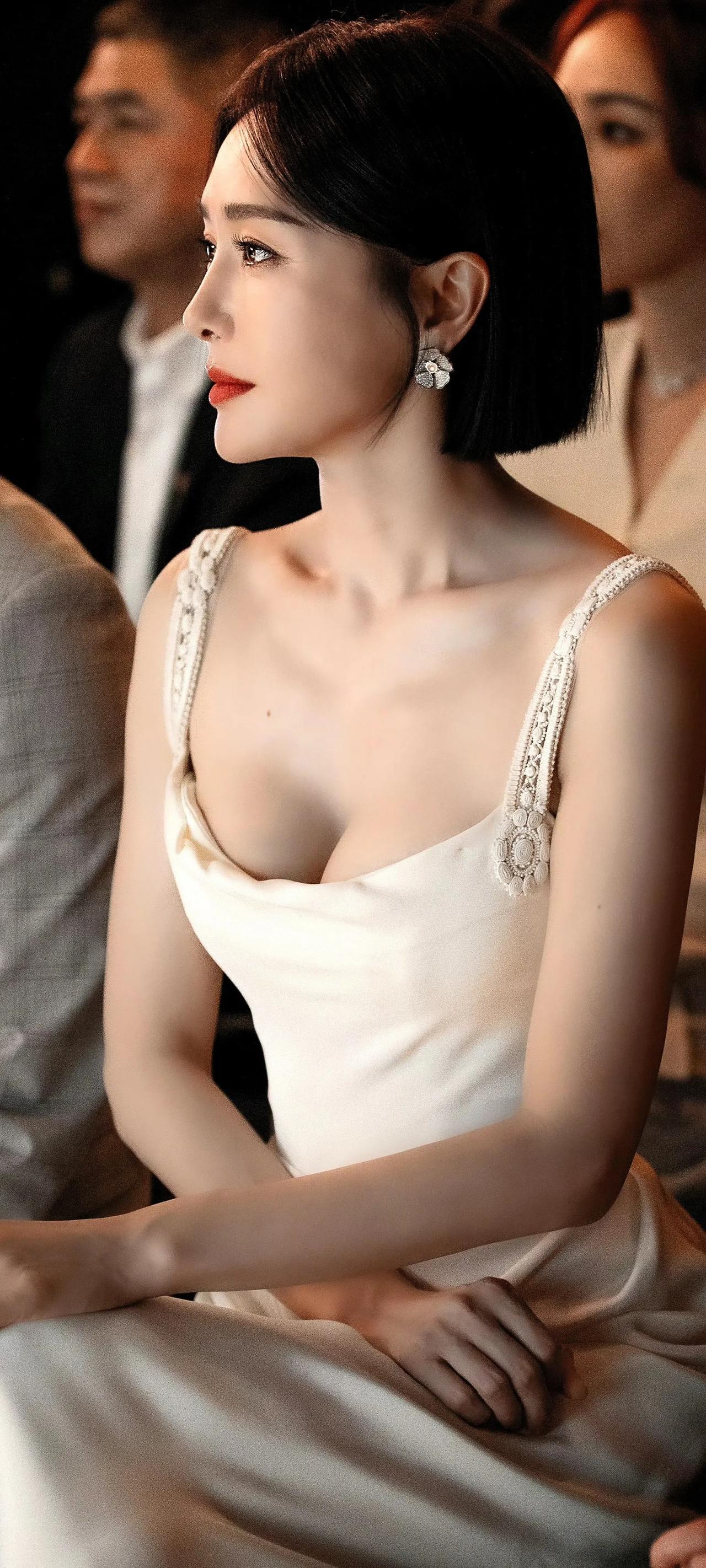 秦岚美照秦岚身材秦岚写真秦岚壁纸女人，是美貌重要，还是气质重要