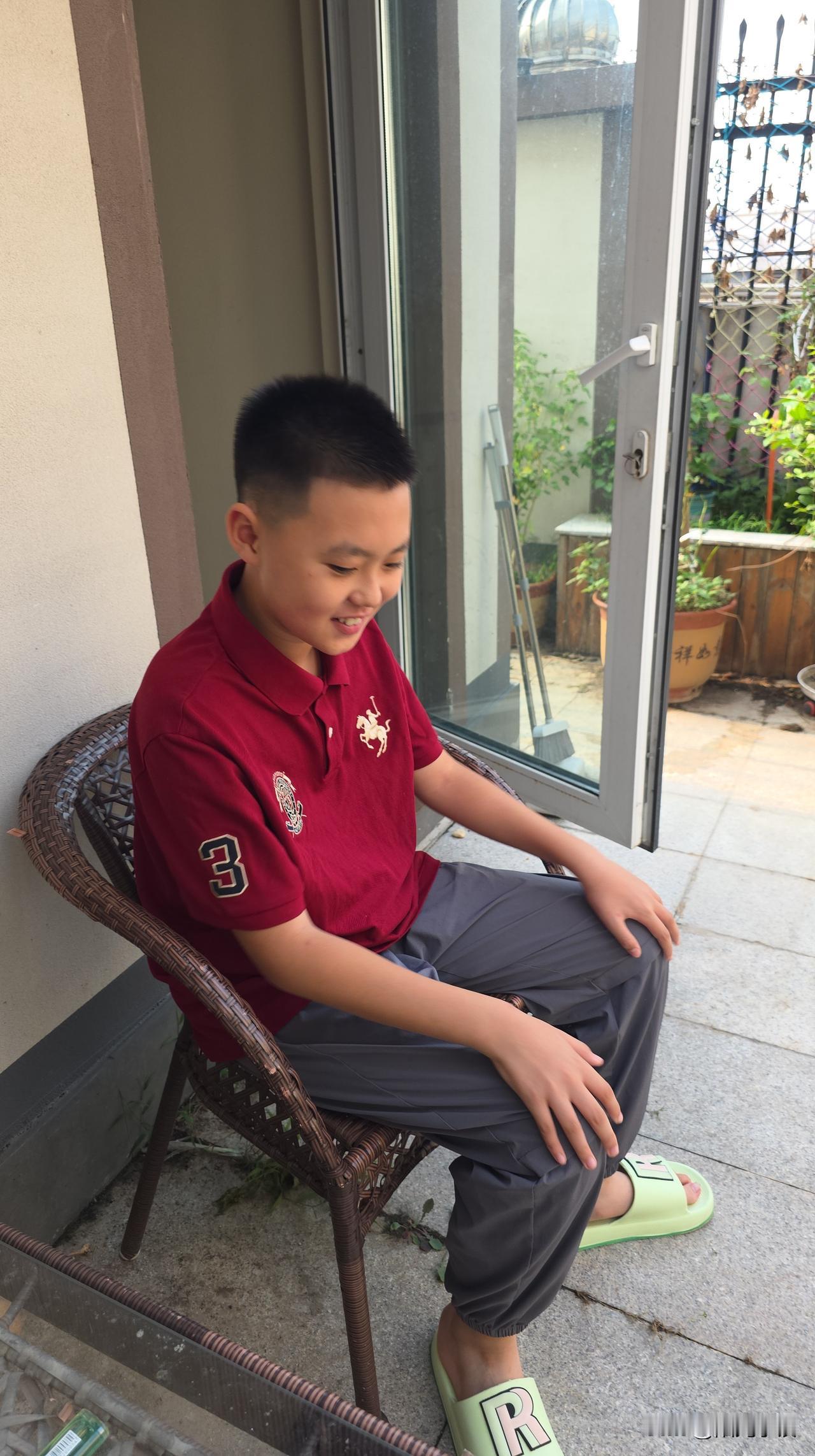 陪我一周，明天上午回青岛，想想还有些不舍呢……这一周我们爷俩相依为命，好在这