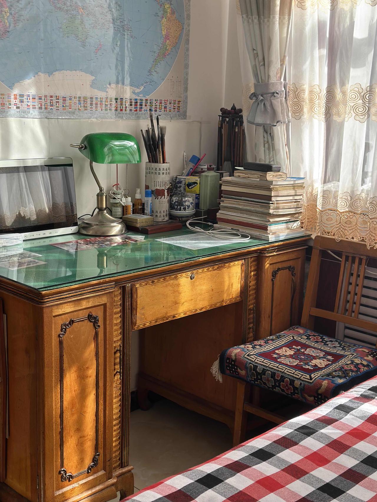 哇塞！八十岁老人的卧室竟这么好看！山东一位女子晒出生活照片，照片里是她80岁姑父