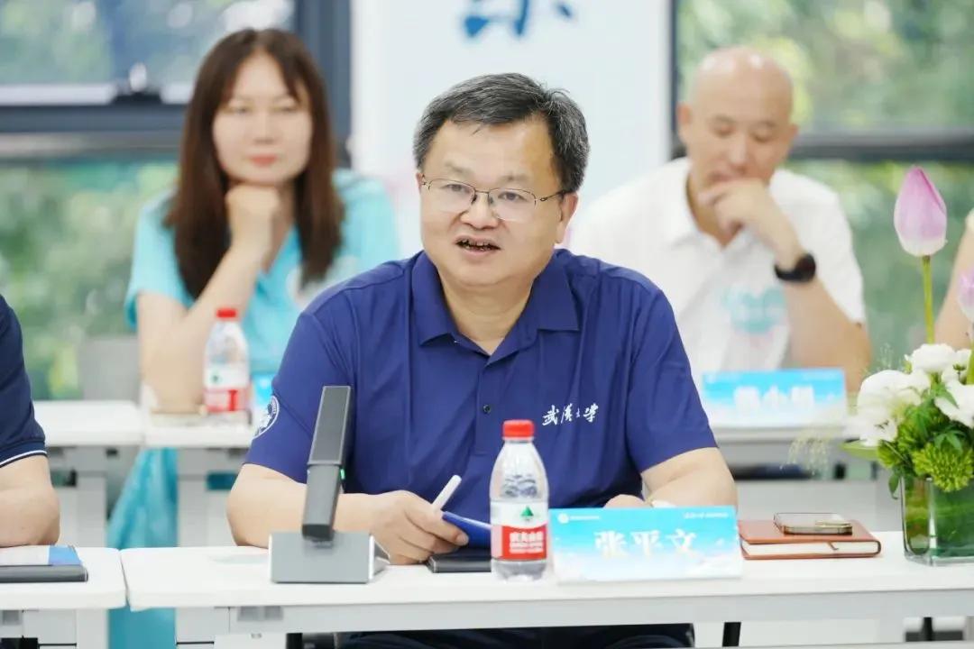 武汉大学校长张平文估计心里很苦，也很悔，悔不当初。他是2022年12月担任武汉
