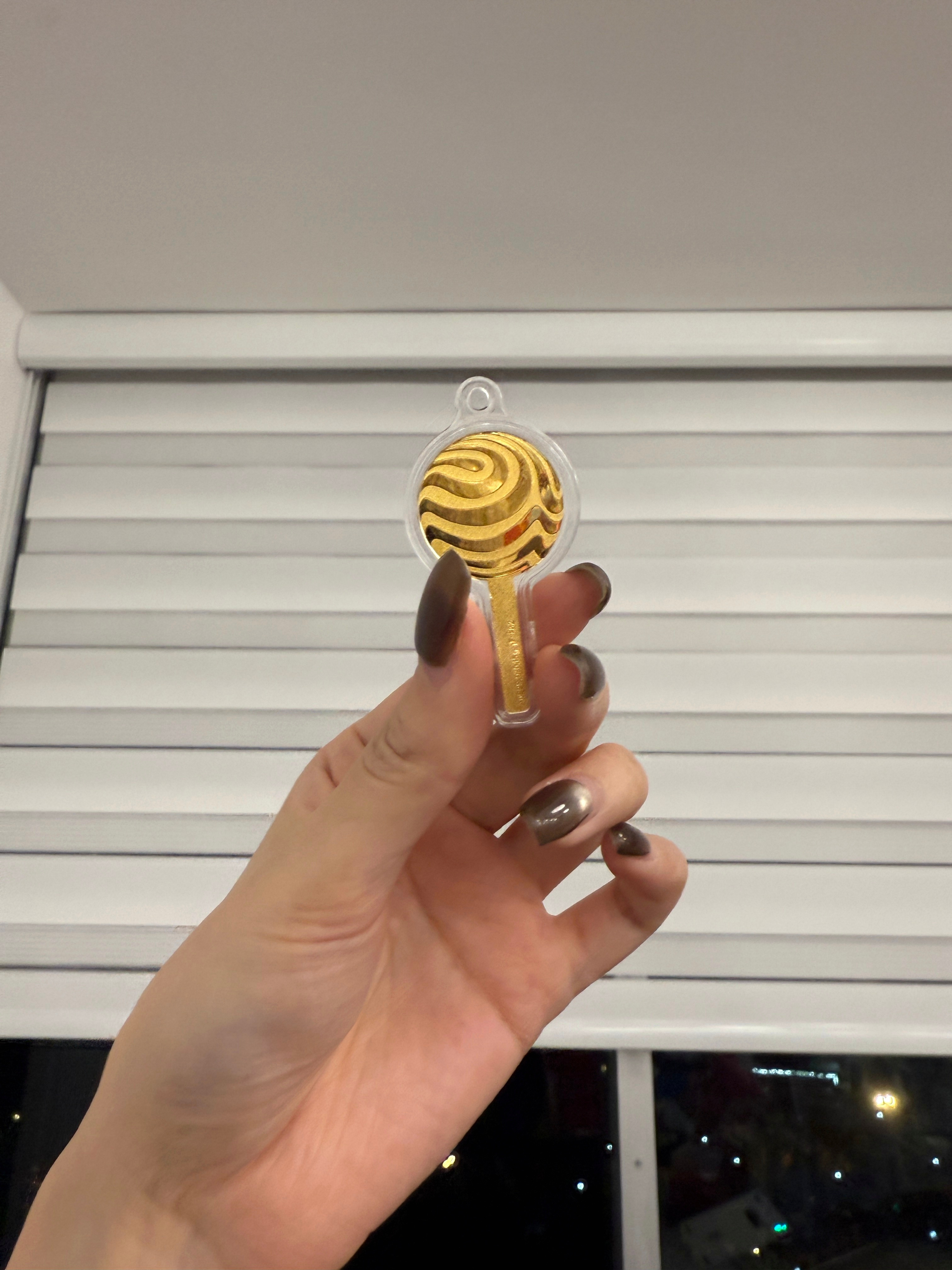 祝你金的结么棒阿尔卑斯棒棒糖我最喜欢吃阿尔卑斯棒棒糖了，尤其是咖啡味儿的，好吃得