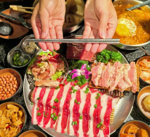 韩国人吃肉量真的是和中国人差不多吗？咱先看一组数据，根据联合国粮农组织2022