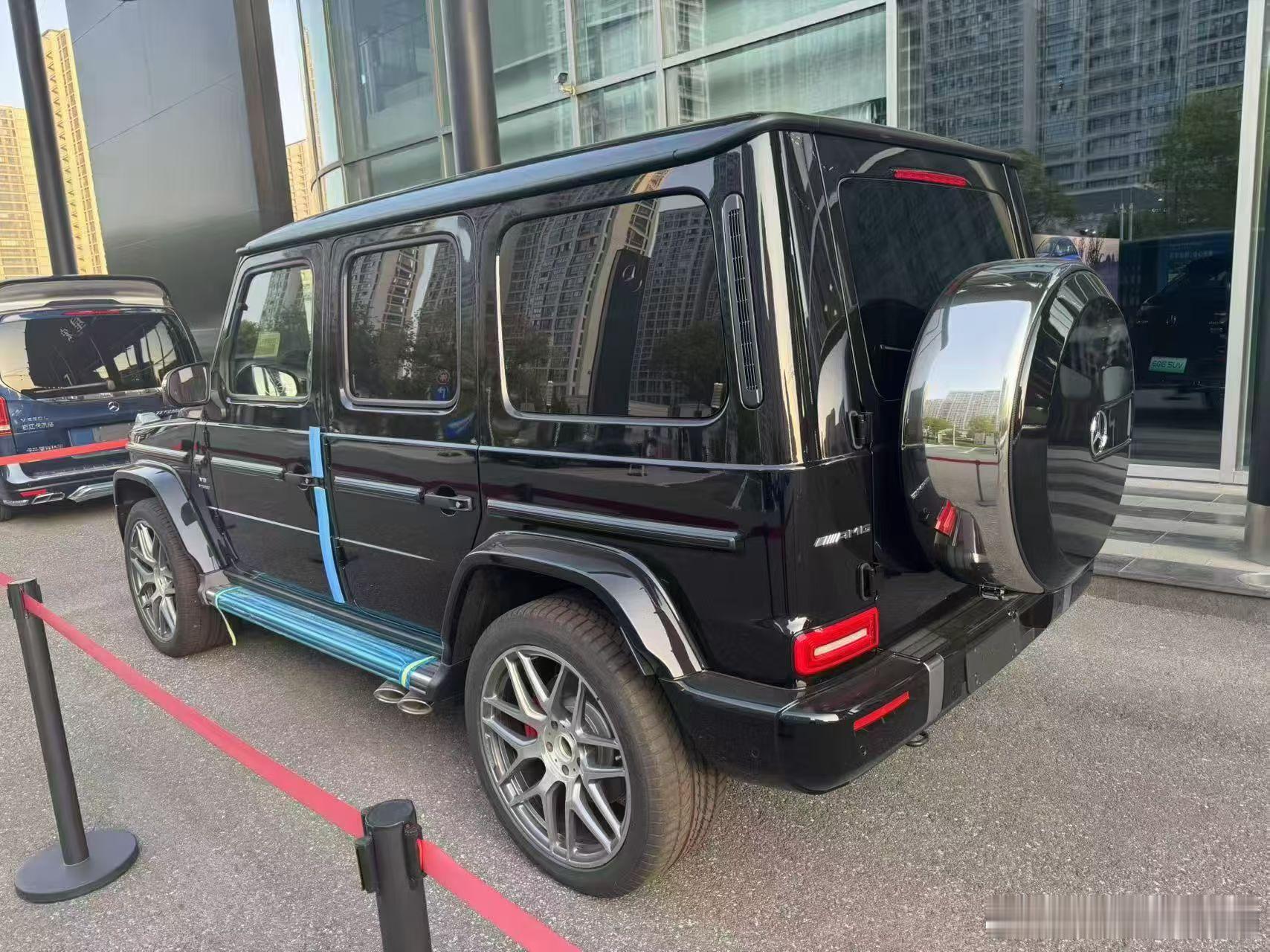 奔驰G63黑红957选装957孟加拉红13200元总配置价格260