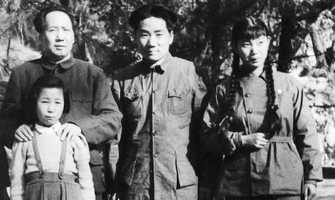 毛主席的十个子女分别是：长子：毛岸英，出生于1922年，母亲是杨开慧。次子：