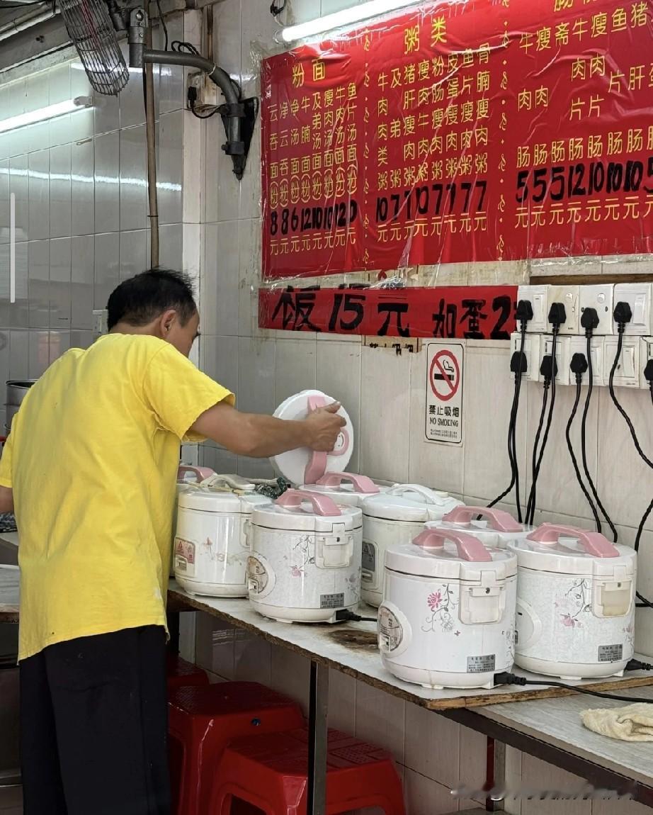 佛山这家电饭煲饭小店，凭一碗牛腩面和整煲饭火了十几年！在佛山老街巷里挖到宝