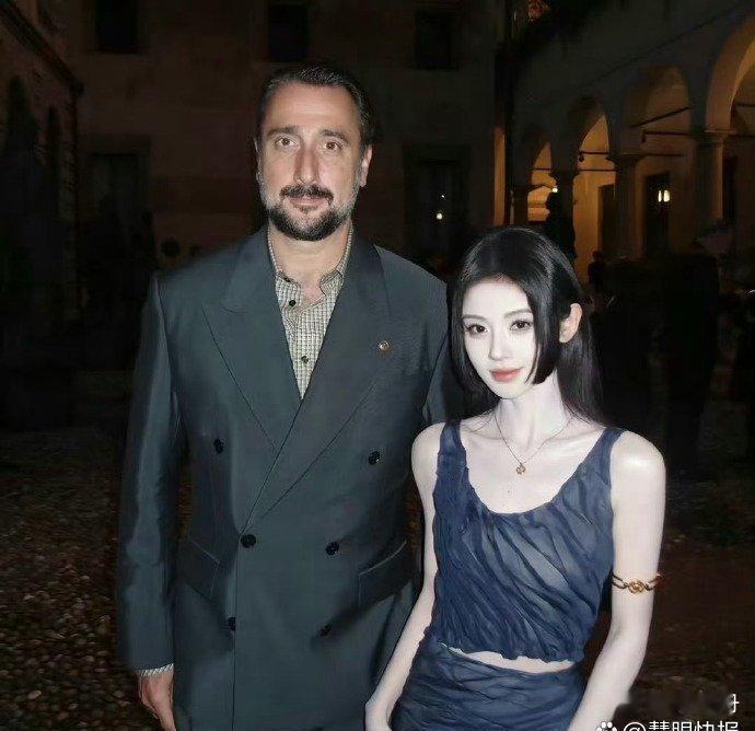 和外国人合照，他们可不会因为你们而p图哦